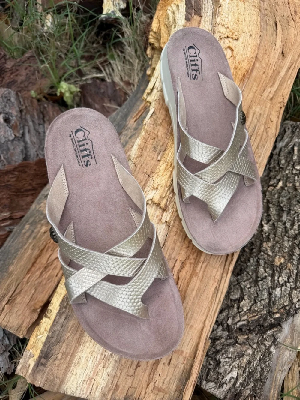 Cliffs by‎ WHITE MOUNTAIN Women's Metallic Crisscross Sandals Sz-7M.  Y